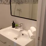 Bright And Cozy Paris Stay